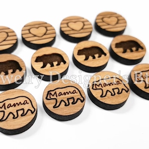 Cabochon en bois 12 mm - maman et papa grizzli - amour famille ours - coeur rayures embellissements en bois - couleur cerisier noyer bouleau