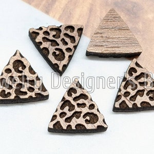 Cabochon triangulaire imprimé léopard 12 mm - Décorations animalières en bois - Merisier, noyer, bouleau - Vernis semi-mat