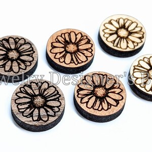 Cabochons en bois gravés de marguerites 12 mm - embellissements en bois de marguerites - cerisier noyer bouleau, choix de couleur - vernis semi-mat