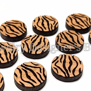 12mm Tiger Stripes Cabochon - Zebra Print Animal Engraved Wood Embellishments - Cerisier, Noyer, Bouleau - Vernis semi-mat