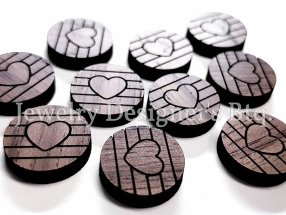 12mm Heart Stripes Walnut Cabochon - Horizontal Lines Engraved Wooden Embellishments - Semi-Matte Varnish