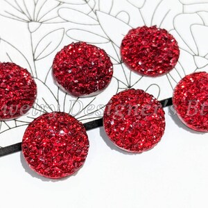 12mm Rouge Ruby Druzy Cabochon - Résine Faux Druzies Flatback - Translucide Effet Cristal Cerise - Base Argent - Coupe Fine