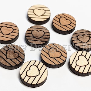 Cabujones de madera con forma de corazón de 12 mm - Corazones geométricos de madera grabados - Nogal, cerezo y abedul, barniz semimate a elegir.