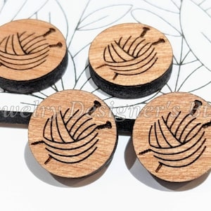Cabochons en bois gravés en boule de fil 12mm - Tricoter des embellissements en bois - Bouleau cerisier noyer, Couleur de choix - Vernis semi-mat