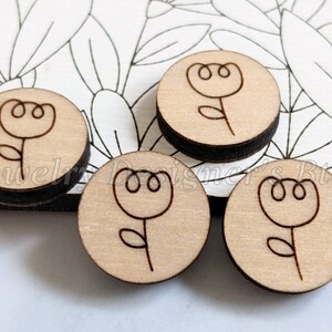12mm Tulip Doodle Cabochons en bois gravé - Cerisier Noyer Bouleau, Pick Color - Vernis semi-mat