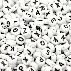 Cuentas de letra blanca de 7 mm Alfabeto Acrílico Acrílico Kawaii Suministros de abalorios Joyería personalizada para el nombre personalizado Collares de pulsera Llavero