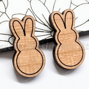 Cabochon gravé lapin 8 mm - Décorations de Pâques en bois faites main - Merisier, noyer, bouleau - Vernis semi-mat