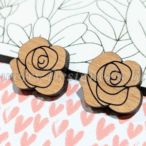 Cabochons en bois gravé floral 12mm - Noyer Bouleau Cerisier, Couleur Pick - Vernis Semi-Mat