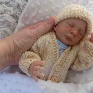 Pdf-breipatroon P001 geribbeld vest en muts prematuur baby 10 inch borstkas van Angela Turner
