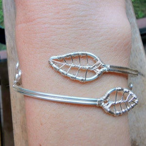 Pulsera de hojas