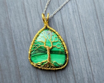 Tree pendant with a malachite gemstone