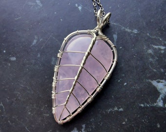 Leaf pendant with a rose quartz gemstone