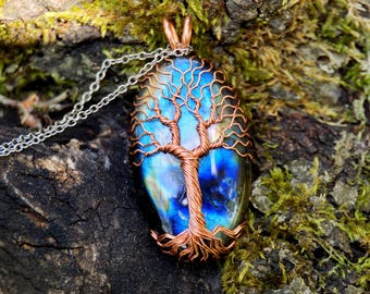 Tree pendant with a labradorite gemstone