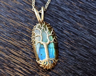 Tree pendant with a labradorite gemstone