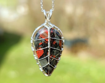 Leaf pendant with a bloodstone gemstone