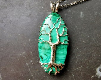 Tree pendant with a malachite gemstone