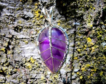 Leaf pendant with an amethyst gemstone