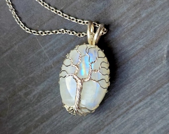 Tree pendant with a moonstone gemstone