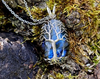 Tree pendant with a labradorite gemstone