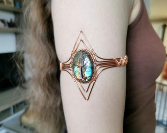 Tree arm ring with a labradorite gemstone