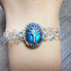 Wire crochet tree bracelet with a labradorite gemstone