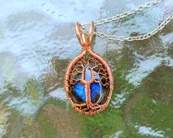 Tree pendant with a labradorite gemstones