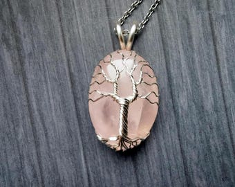 Boomhanger met rozenkwarts edelsteen