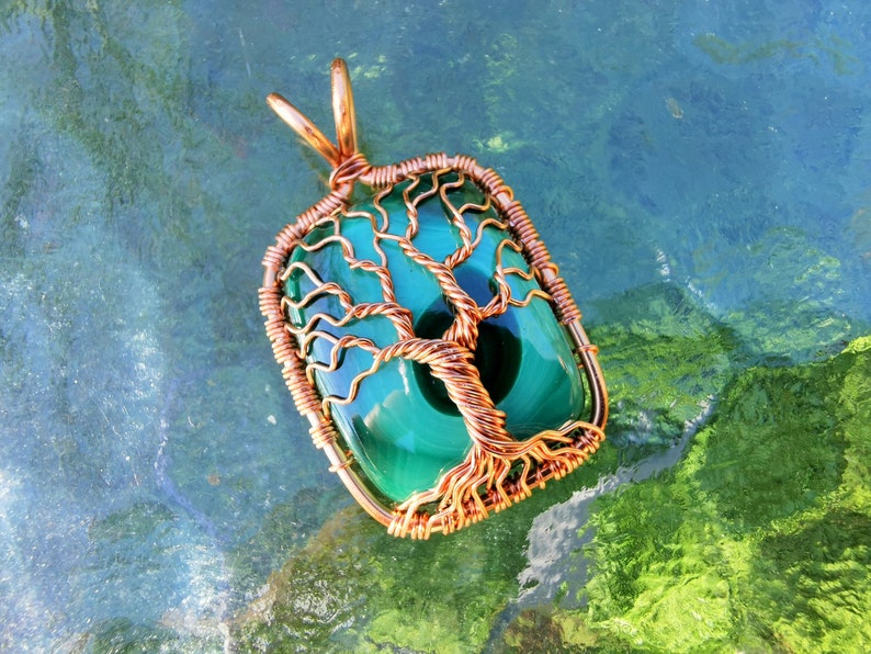 Tree pendant with a malachite gemstone