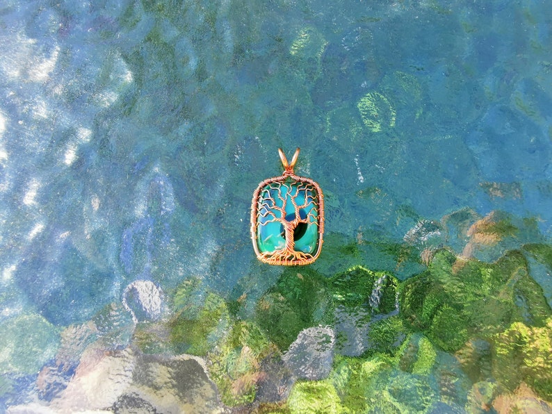 Tree pendant with a malachite gemstone