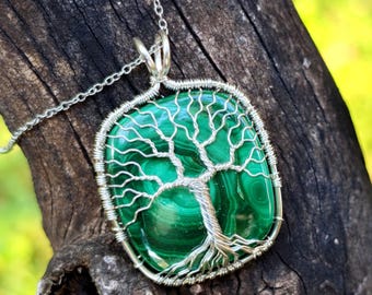 Tree pendant with a malachite gemstone