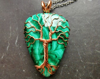 Tree pendant with a malachite gemstone