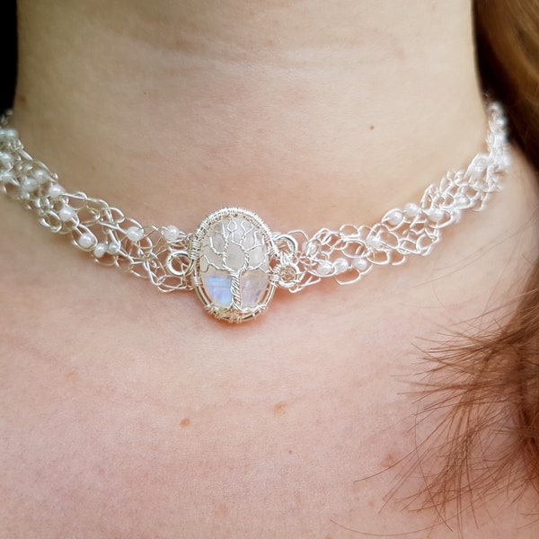 Draadgehaakte choker met een maansteen