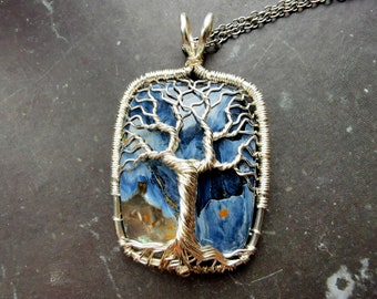 Tree pendant with a pietersite gemstone