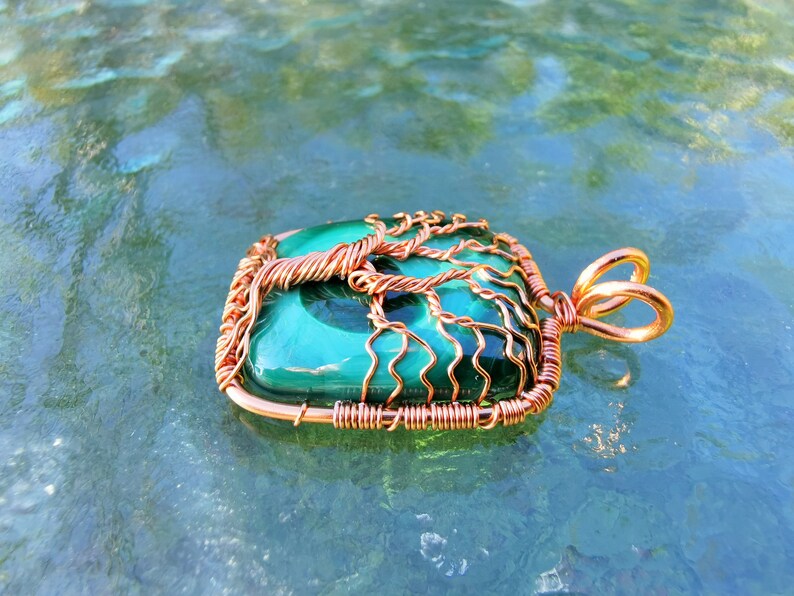 Tree pendant with a malachite gemstone