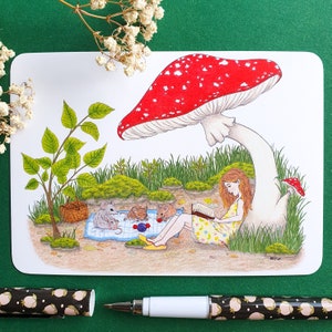 Carte de voeux, carte postale - Heure du conte par le champignon vénéneux | scène fantaisiste elfe des forêts lisant un livre à des souris