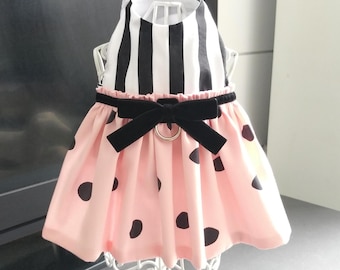 ペット犬用アパレル服 ブラック ホワイト ストライプ ピンク ブラック ドット ハーネス ドレス XXS-L