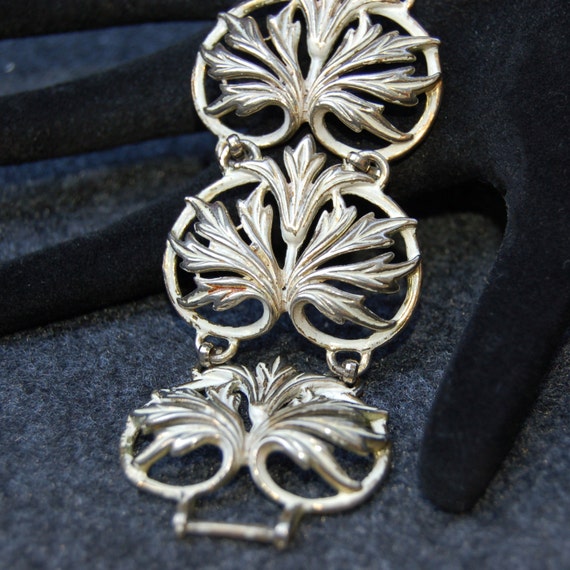 Vintage Karu Arke Silvertone Flower/Leaf Bracelet - image 2