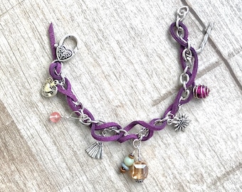 Zartes Trachtenarmband mit violettem Velourband, Oktoberfest, Wiesn, Bayern, bayrisch, Tracht, Dirndl, Tradition, Bettelarmband, Wiesen