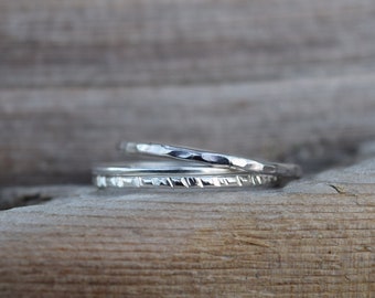 Anillos de apilamiento de plata, martillados, texturizados, anillos apilables minimalistas, bandas esterlinas, joyería simple, regalo para ella