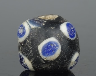 Antique stratified eye bead