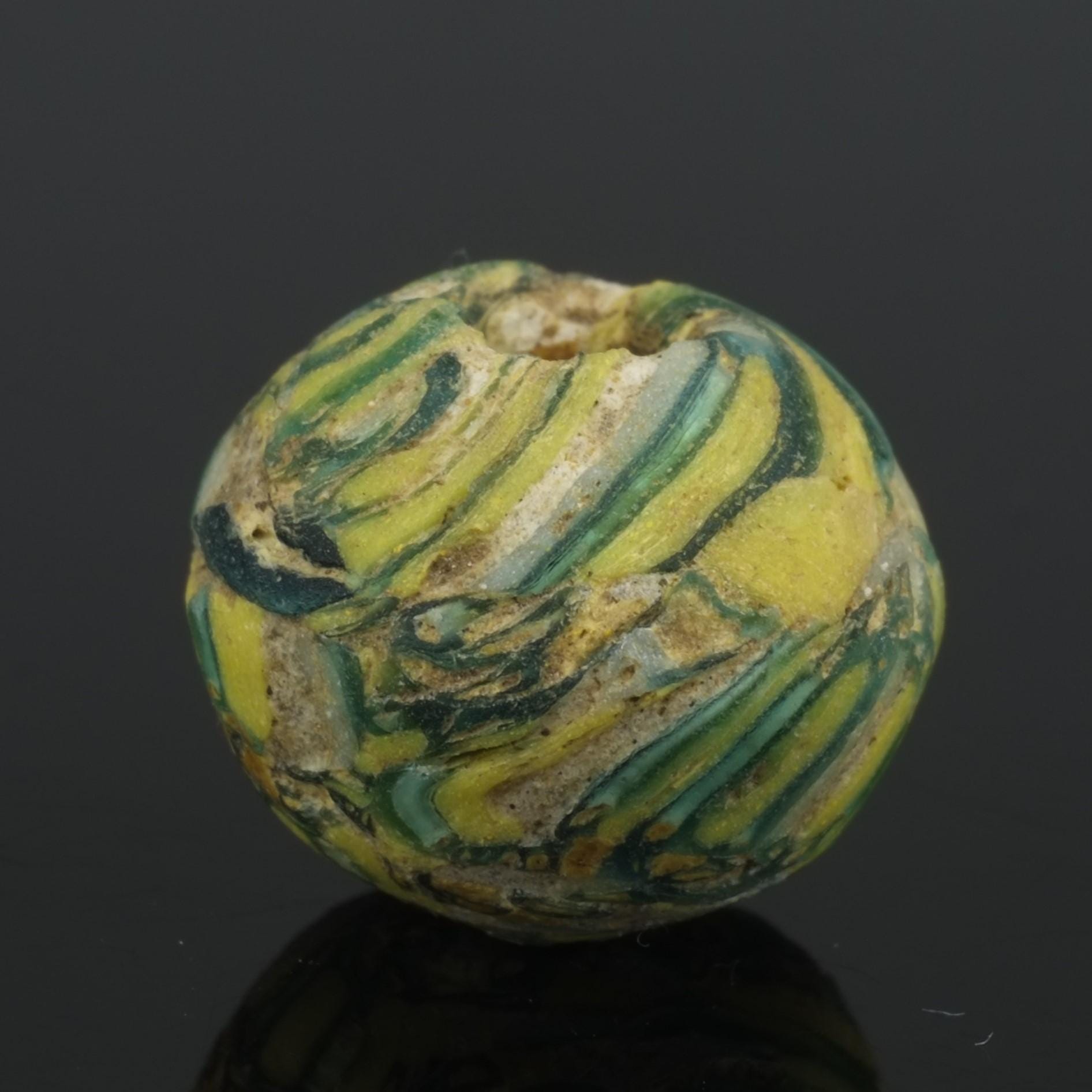 Antike Mosaik-Perle aus Glas
