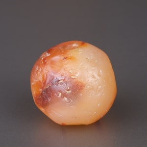 Perlina antica di corniola, Perlina antica di pietra