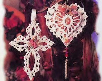 Patrón de crochet vintage: Adornos victorianos de corazón y cruz (1996)