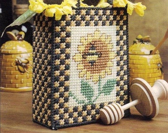 Vintage Plastic Canvas Pattern :  Sunflower Check Honeybee Autumn Tote Bag (Bee, Bumblebee)