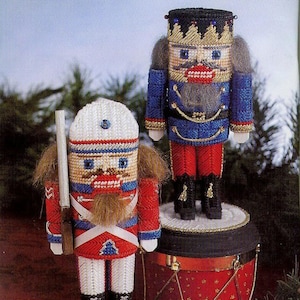 Vintage Plastic Canvas Pattern:  Christmas Nutrcracker Dolls