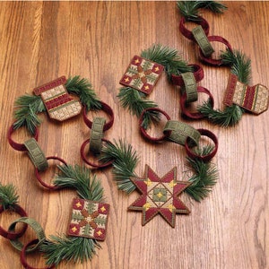 Vintage Plastic Canvas Pattern:  Primitive Country Christmas Tree Garland