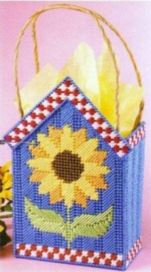 Vintage Plastic Canvas Pattern : Sunflowers Bird House 