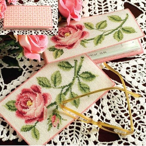 Vintage Plastic Canvas Pattern:  Rose Eyeglasses / Sunglasses Case & Checkbook Cover