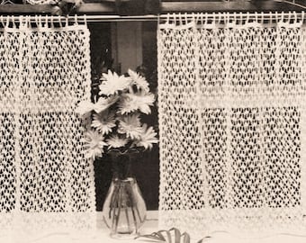 Vintage Crochet Pattern :  Cafe Curtains  (1975)