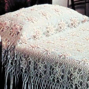 Vintage Crochet Pattern :  Heirloom Rosette Bedspread (56 x 77&quot;)